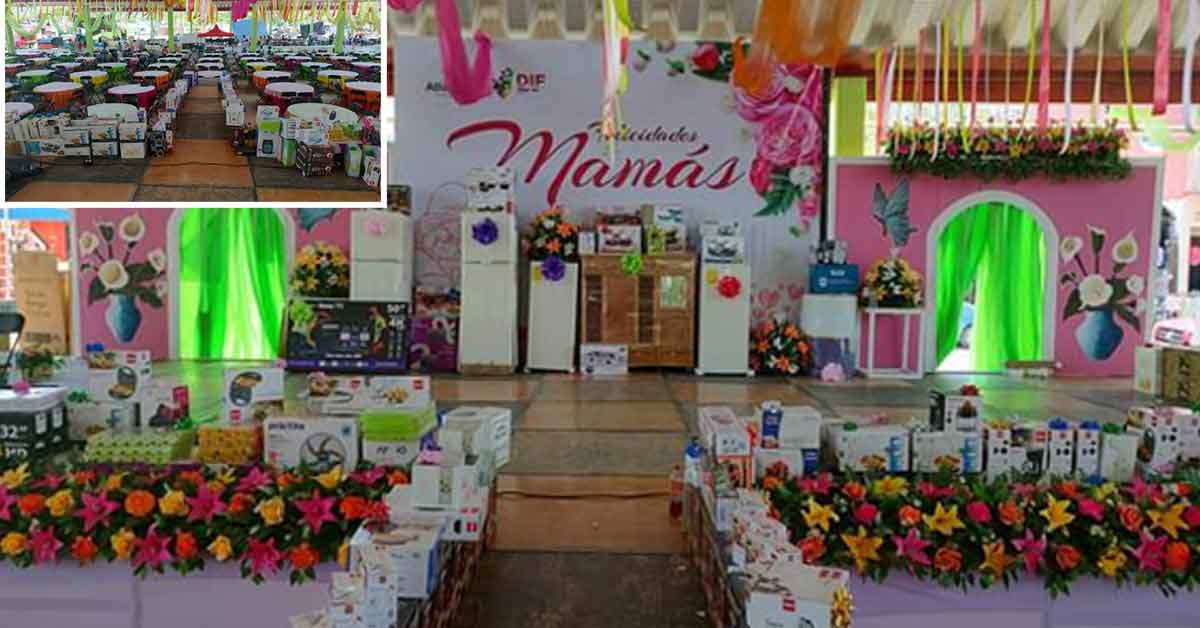 Ayuntamiento presentó Ofrenda Floral en el monumento a la Madre.