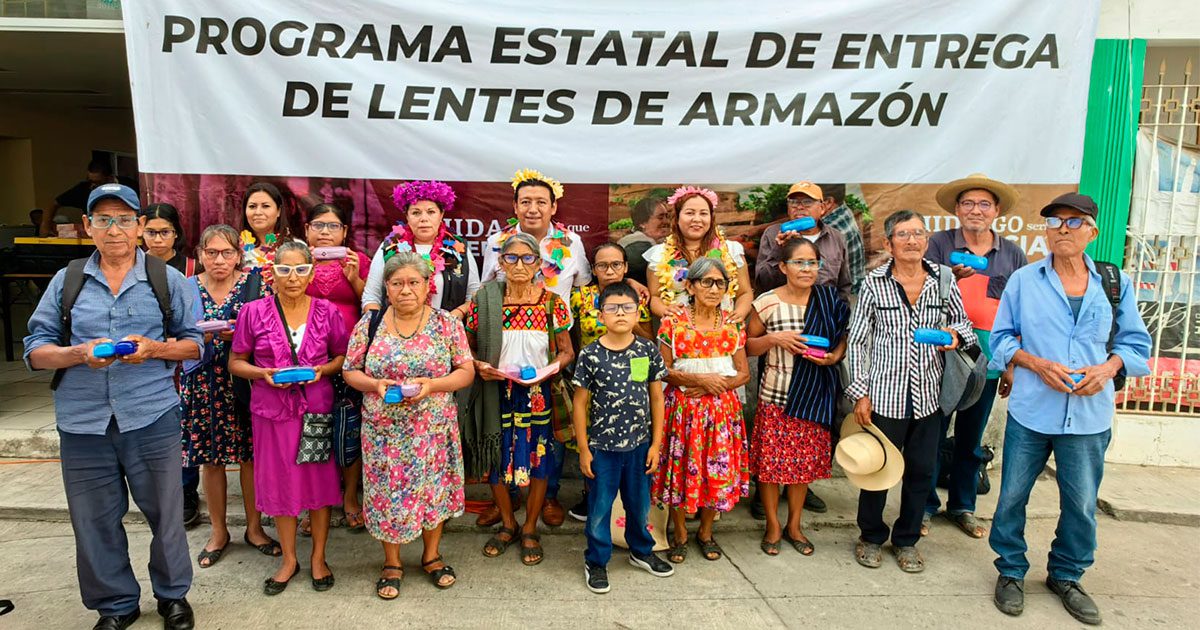 Sistema DIF Municipal entregó de lentes con armazón