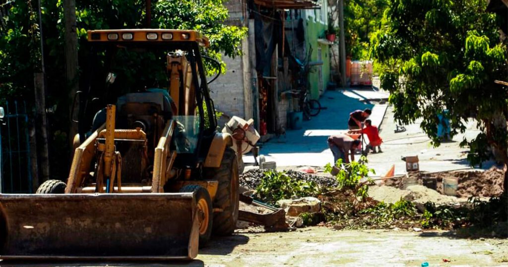 Supervisa Codesol obra de pavimentación, drenaje y agua en el Barrio Progreso