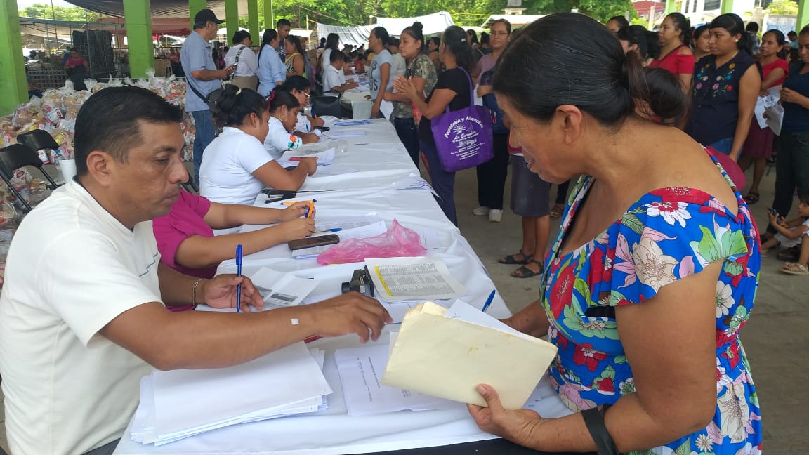 Entregaron despensas del Programa Alimentario Municipal en Atlapexco