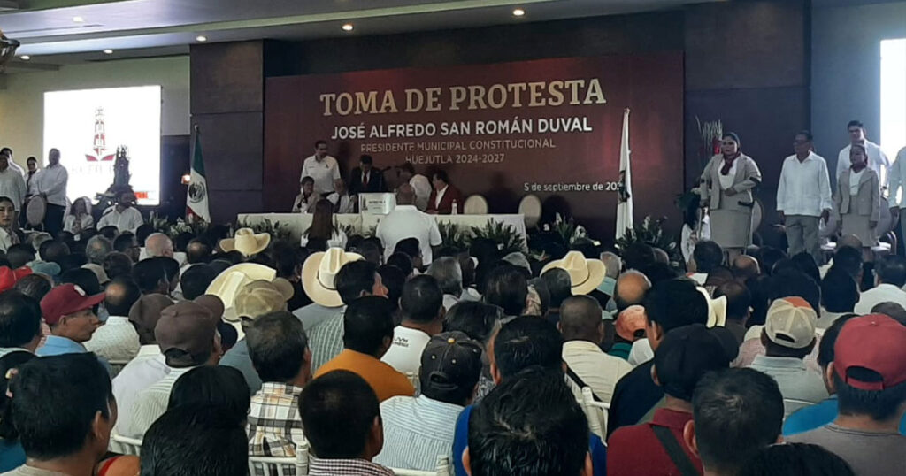 Alfredo San Román tomó protesta como alcalde de Huejutla