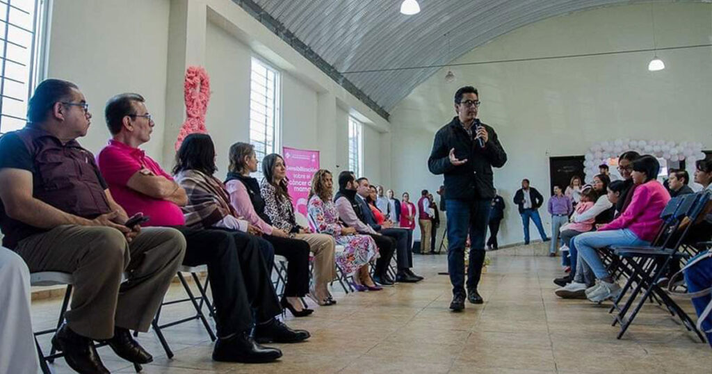 Mantiene Eduardo Medécigo acciones preventivas contra el cáncer en el Mes Rosa