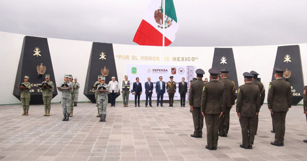 Acompañan titulares de Segobh, SSPH y PGJEH a ceremonia de ascensos de la GN y EM