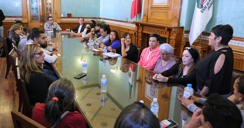 Se reúne Jorge Reyes con activistas y asociaciones protectoras de los derechos de los animales