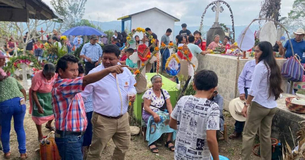 Jorge Alberto Hernández Cortés participa en la última ofrenda del Xantolo 2024