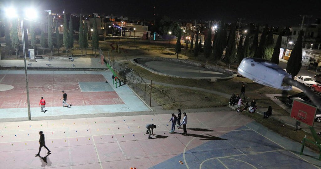 Atiende Pachuca iluminación en Haciendas de Hidalgo tras dos décadas de peticiones