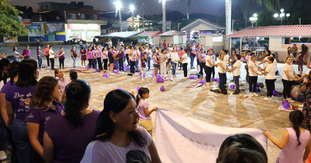 Orizatlán conmemora el día internacional de la mujer con marcha, ponencia y ofrenda floral