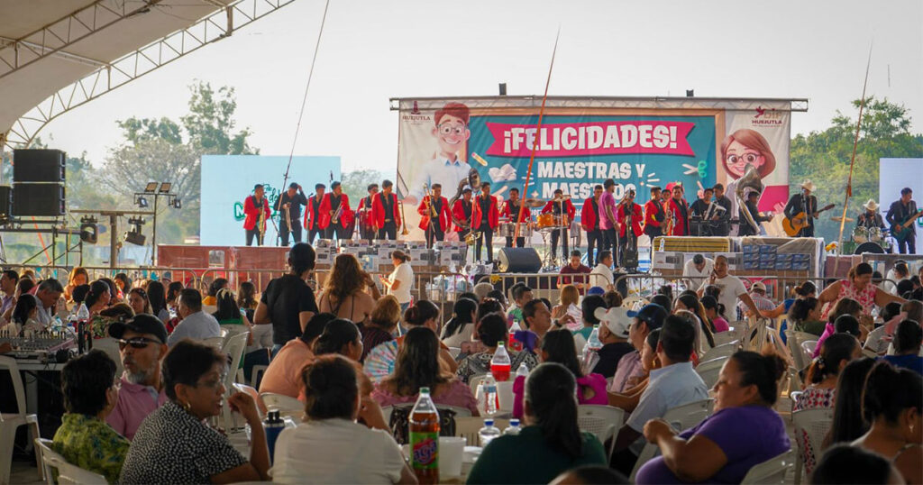 “Hagamos equipo por el bienestar de la niñez y juventud huejutlense”, pide Alfredo San Román a docentes