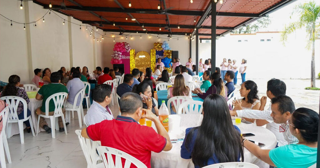DIF Huejutla celebra a madres y padres de familia CAIC