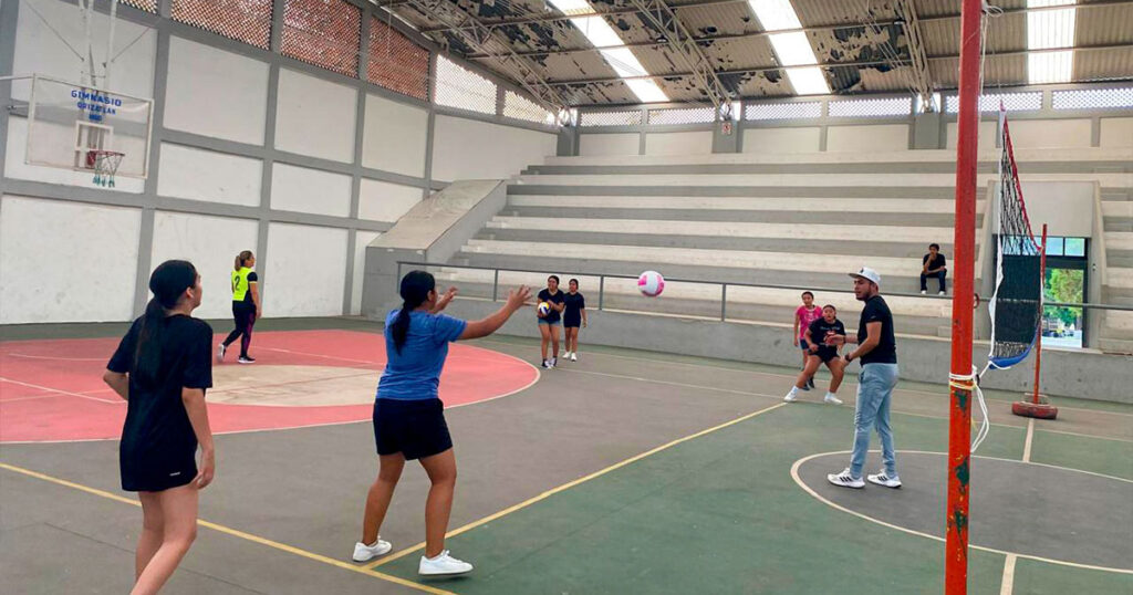 Inicia con éxito la escuela de voleibol en San Felipe Orizatlán