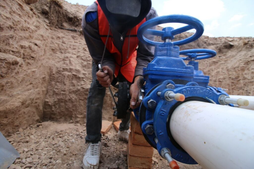 Entra en operación nueva línea de distribución de agua potable, en San Agustín Tlaxiaca