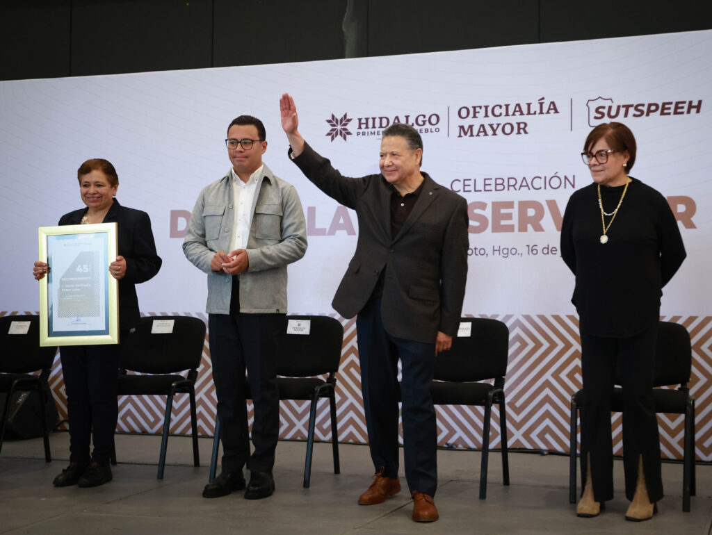 Julio Menchaca reconoce labor de servidores públicos de Hidalgo
