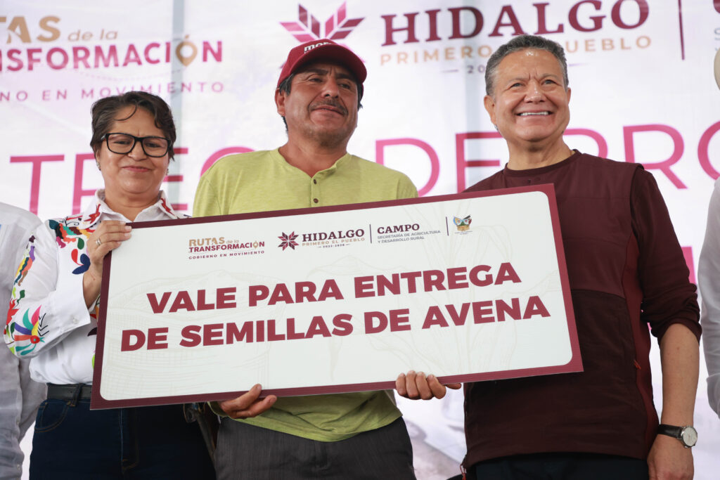 Julio Menchaca visitó Progreso de Obregón para entregar apoyos a personas productoras del campo.