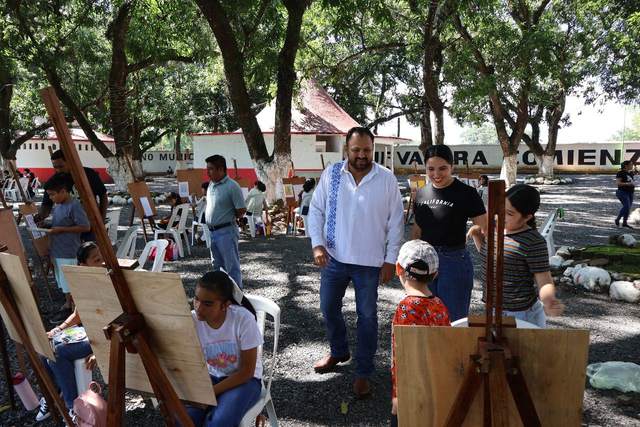 Alcalde y presidenta del DIF supervisan curso de verano 20250 en San Felipe Orizatlán
