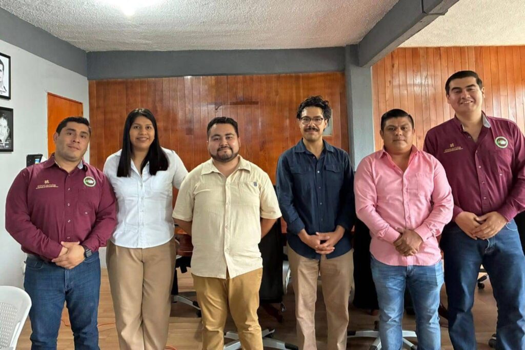 Huazalingo revisa evidencias para la Guía Consultiva de Desempeño Municipal 2025