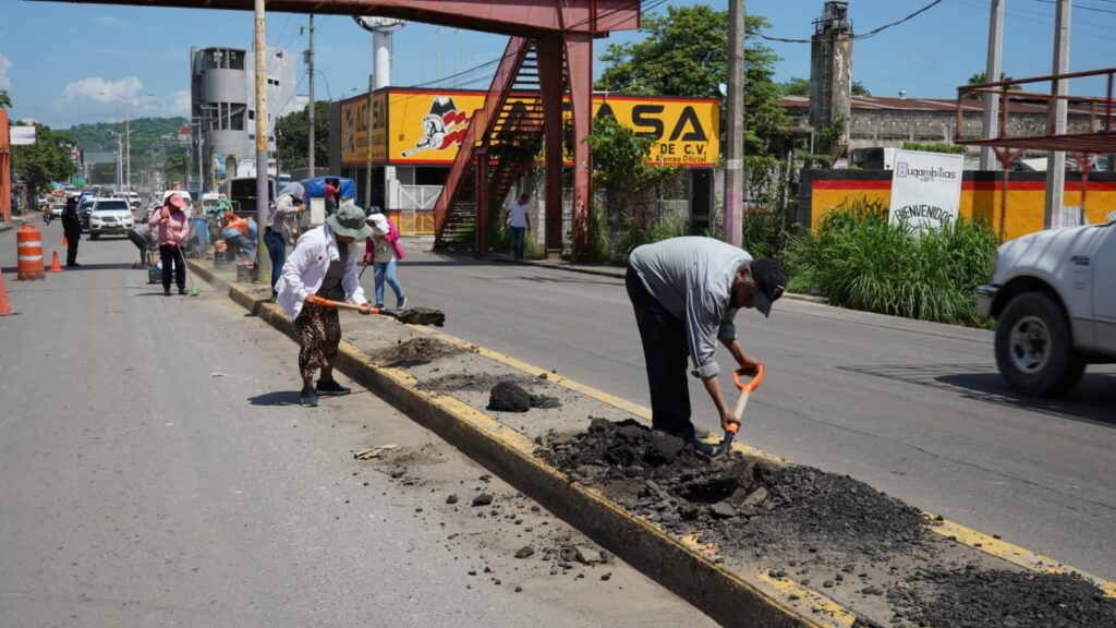 Realiza gobierno de Huejutla limpieza y mantenimiento urbano en zonas clave de la ciudad