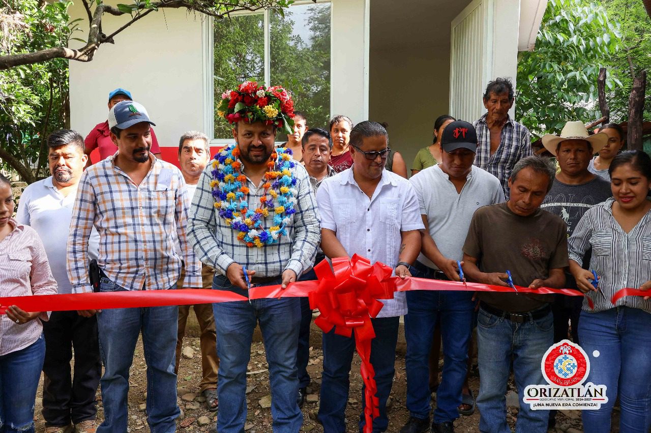 Gobierno municipal entrega 10 cuartos-dormitorio en Huitzilinguito