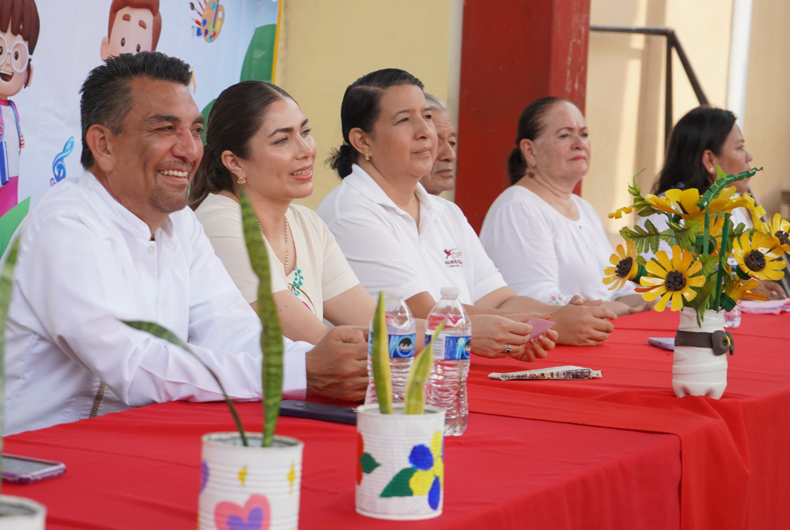 Alfredo San Román y Kristel Rodríguez clausuran de cursos de verano pilares DIF.