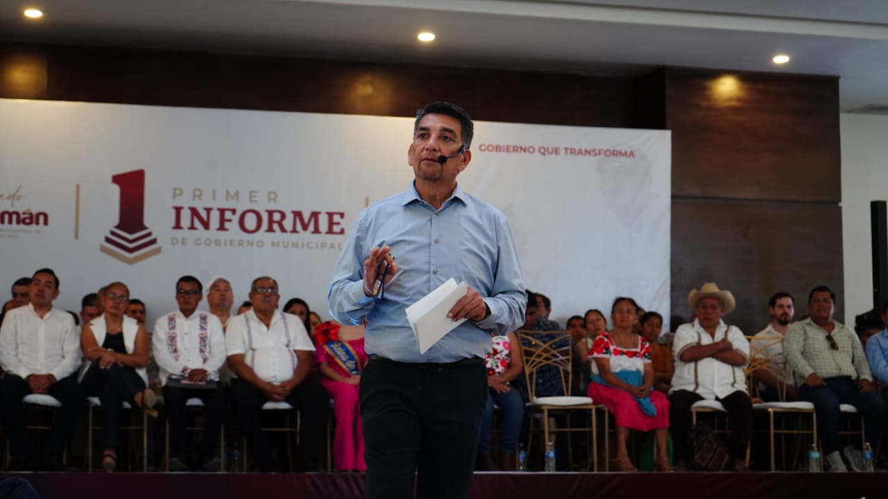 En Huejutla se avanza con hechos que Transforman, afirma Alfredo San Román en su primer informe.