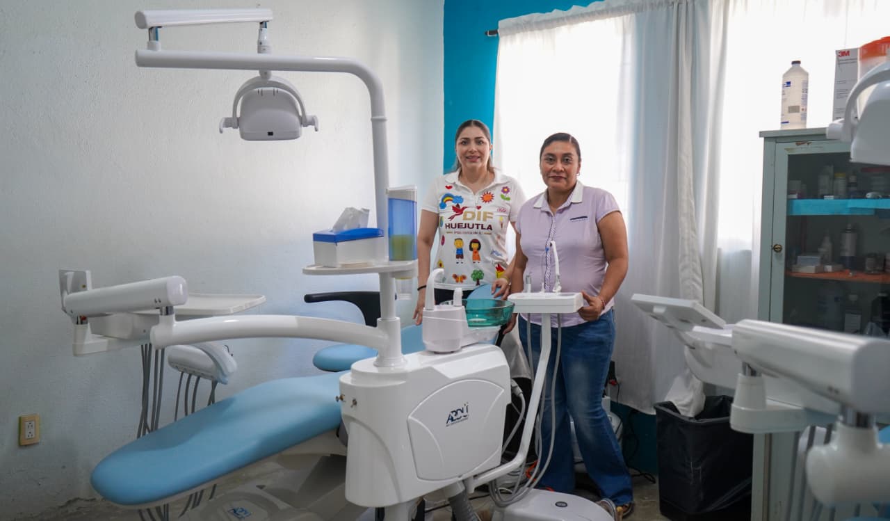 Kristel Rodríguez entrega unidades dentales modernas a UBR Huejutla