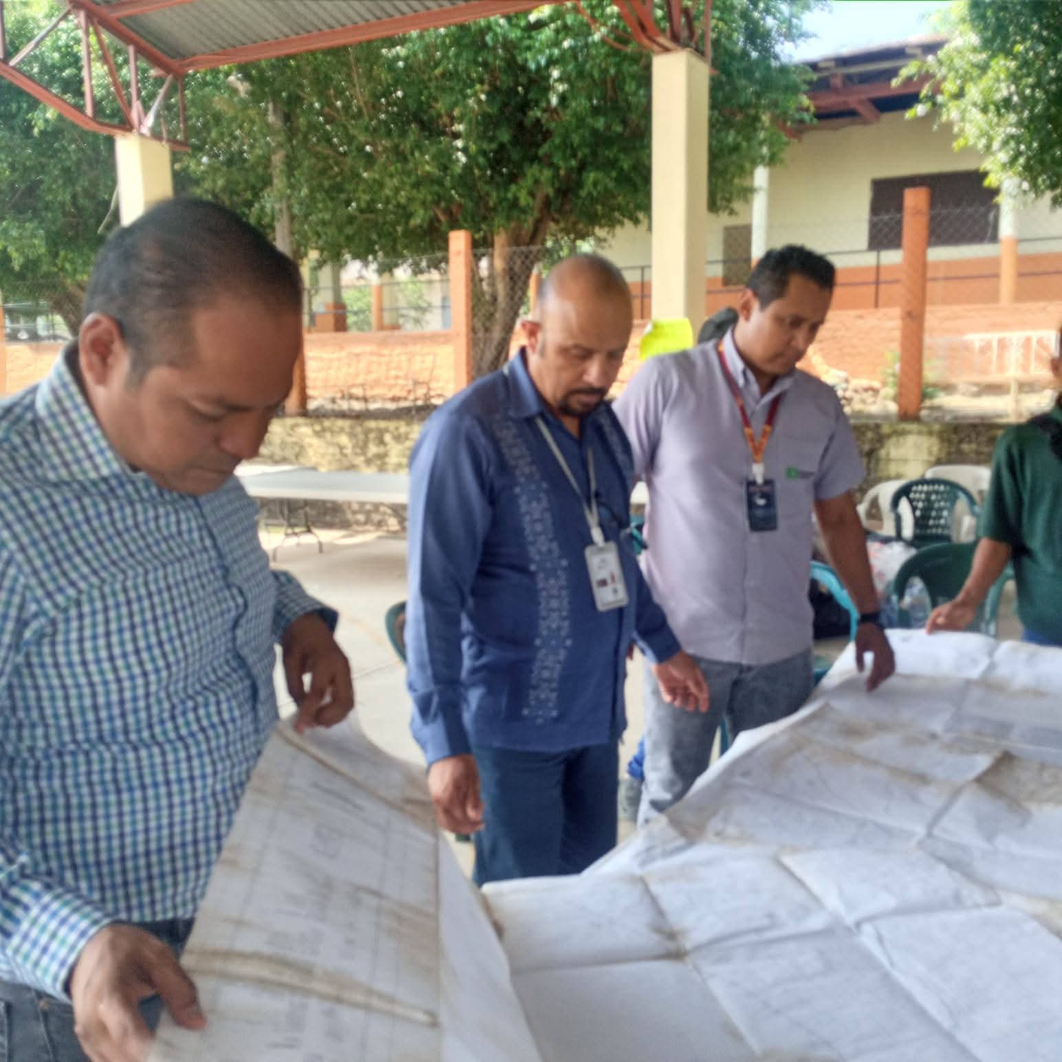 Atienden a ejidatarios de Coatzonco para recuperación de documentos perdidos