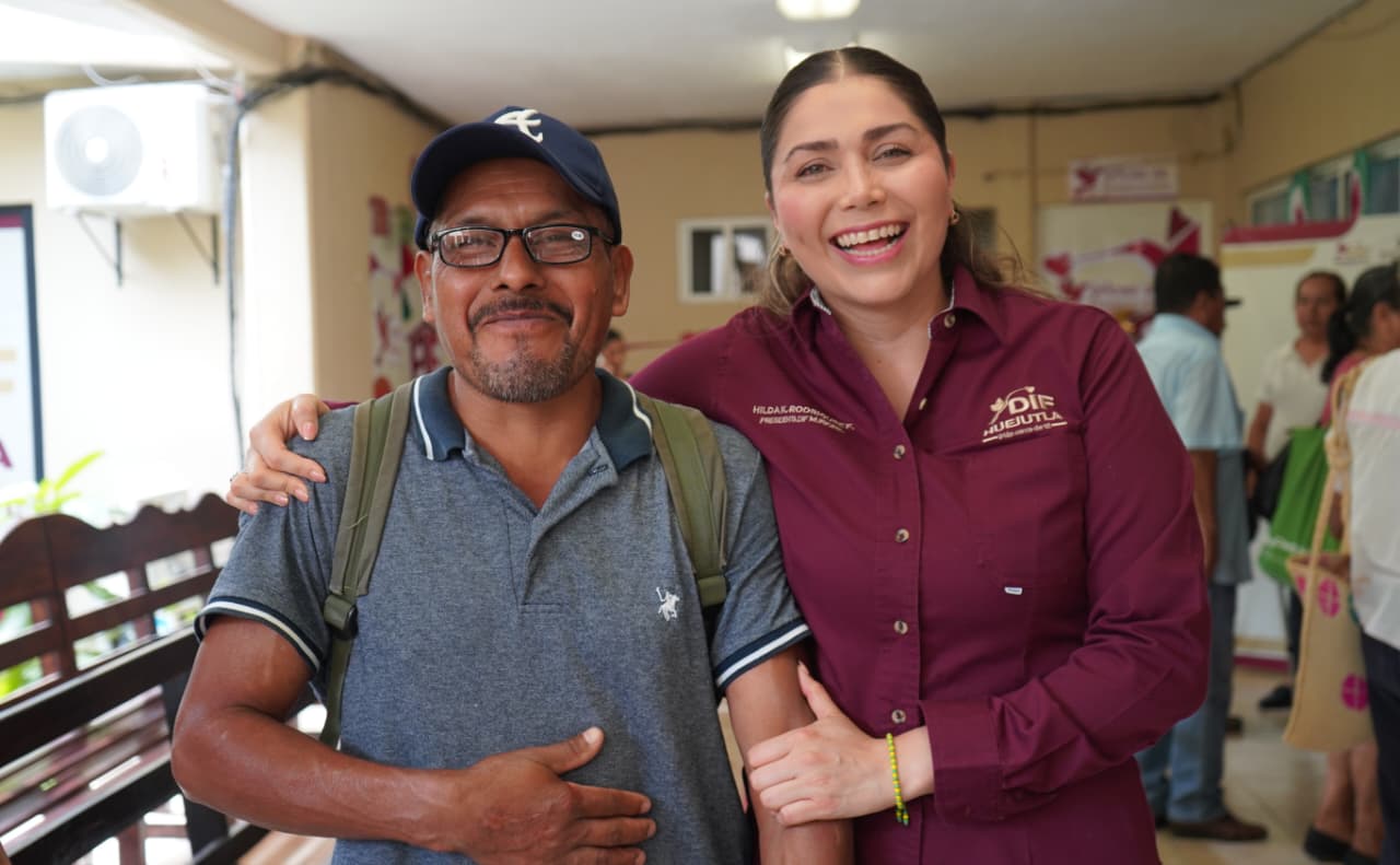 DIF Huejutla inicia entrega de lentes para el cuidado de la salud visual.