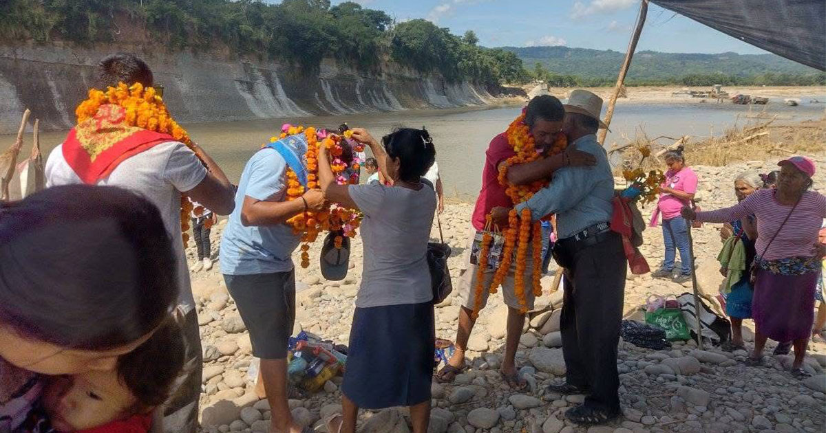Emotiva despedida a lancheros de Tamiahua que apoyaron en Huautla tras el huracán Priscilla