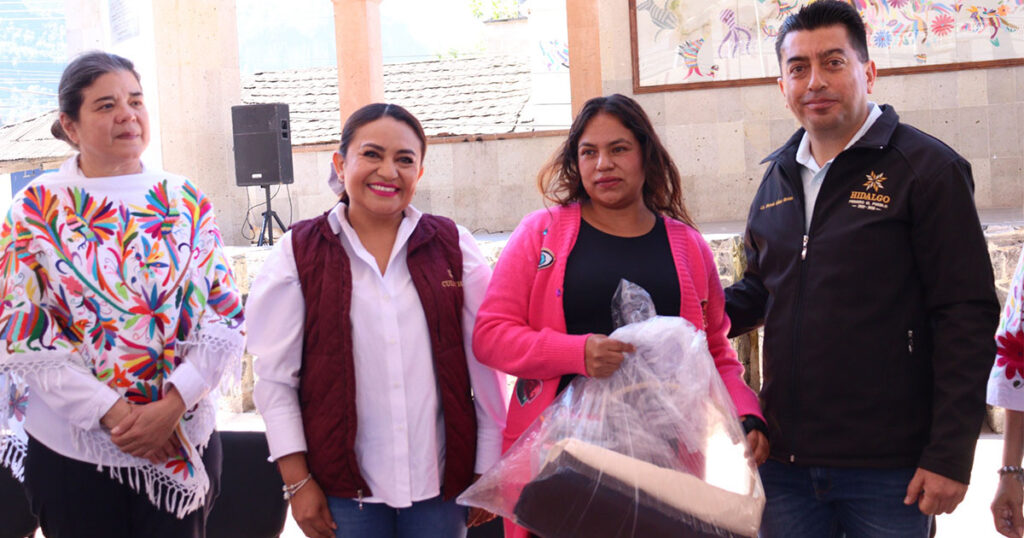 Personas artesanas damnificadas reciben apoyos del Gobierno de Hidalgo y Fonart