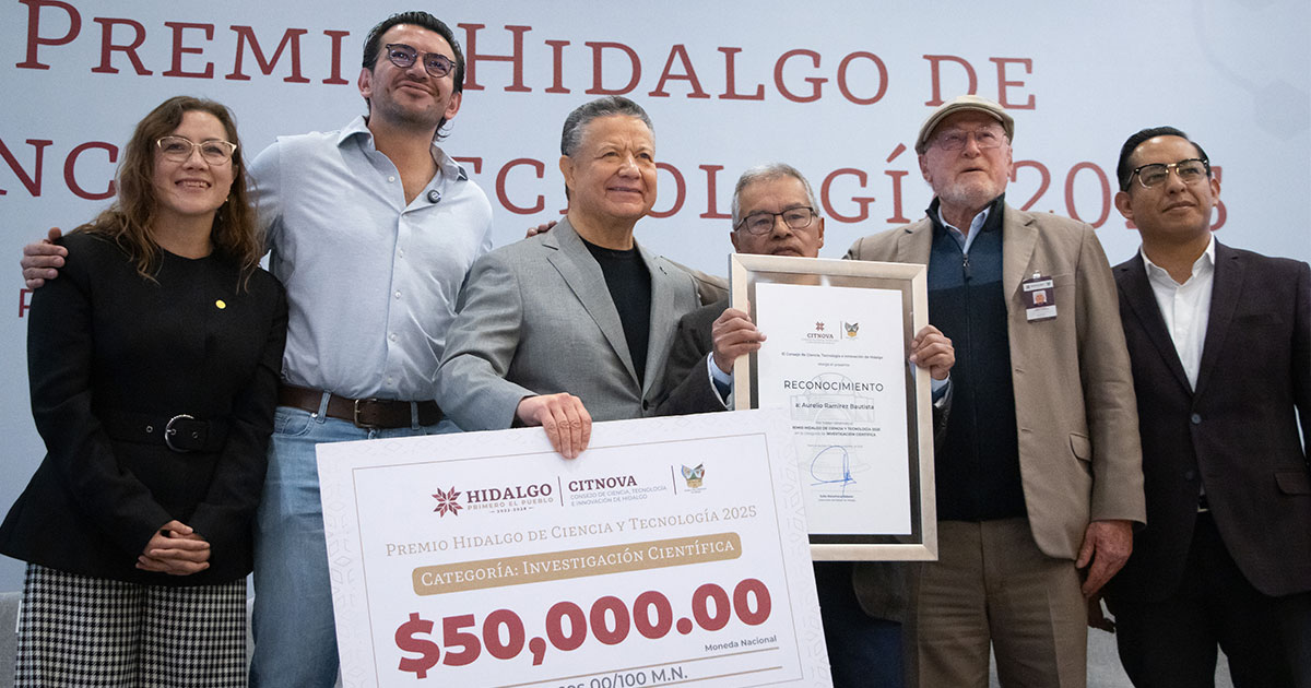 Julio Menchaca entrega Premio Hidalgo de Ciencia y Tecnología 2025