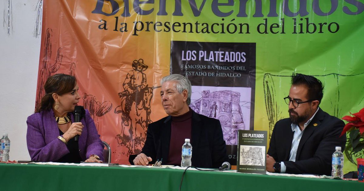 Usuario del CGI Pachuca presenta el libro Los Plateados, famosos bandidos del estado de Hidalgo