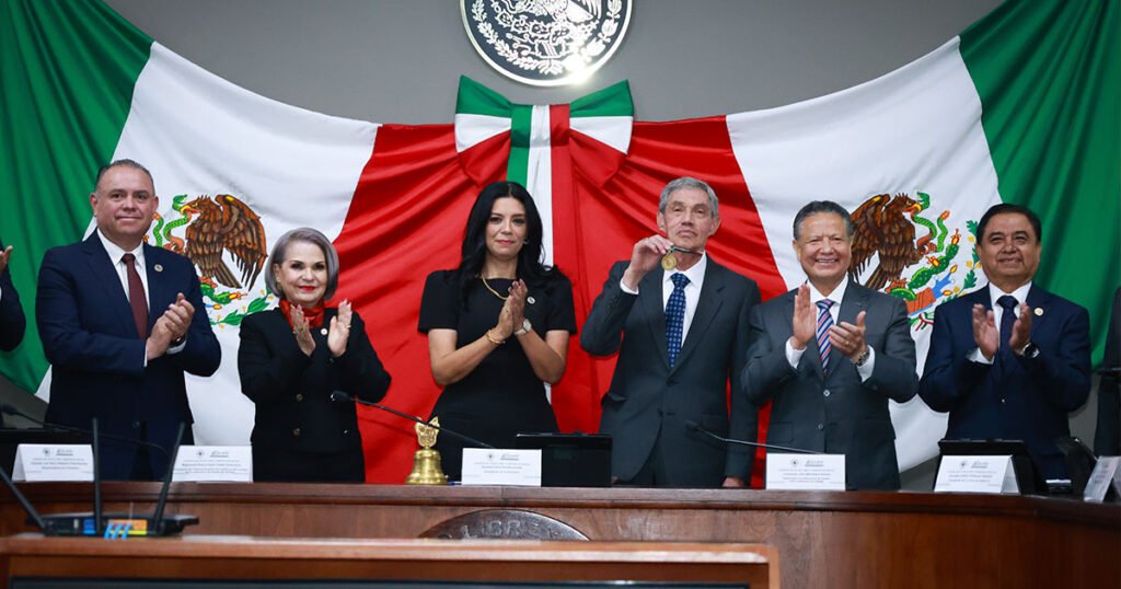 Hidalgo reconoce la trayectoria de José Vergara con la Presea Pedro María Anaya 2025