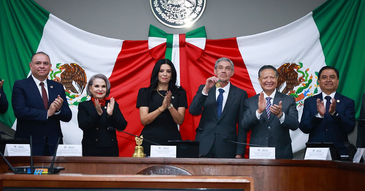 Hidalgo reconoce la trayectoria de José Vergara con la Presea Pedro María Anaya 2025