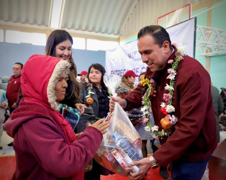 Entrega de despensas del DIF Hidalgo en comunidades de la región Huasteca