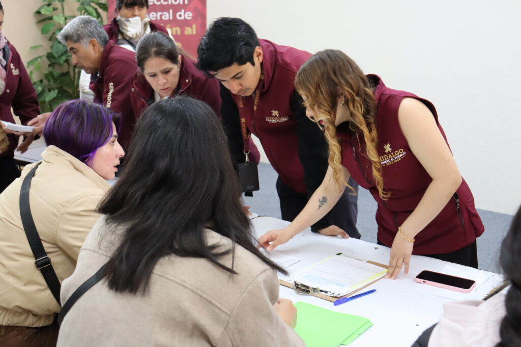 Entregan apoyos del Programa de Atención al Pueblo bajo política social de Julio Menchaca