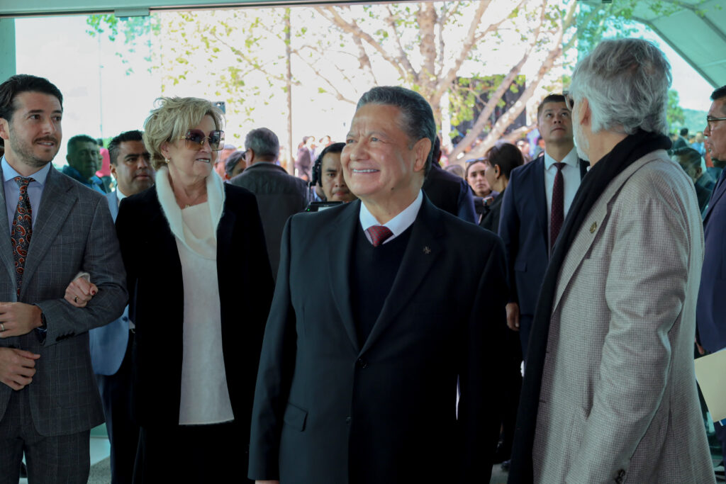Julio Menchaca acompaña inauguración del Centro de Excelencia Médica en Altura
