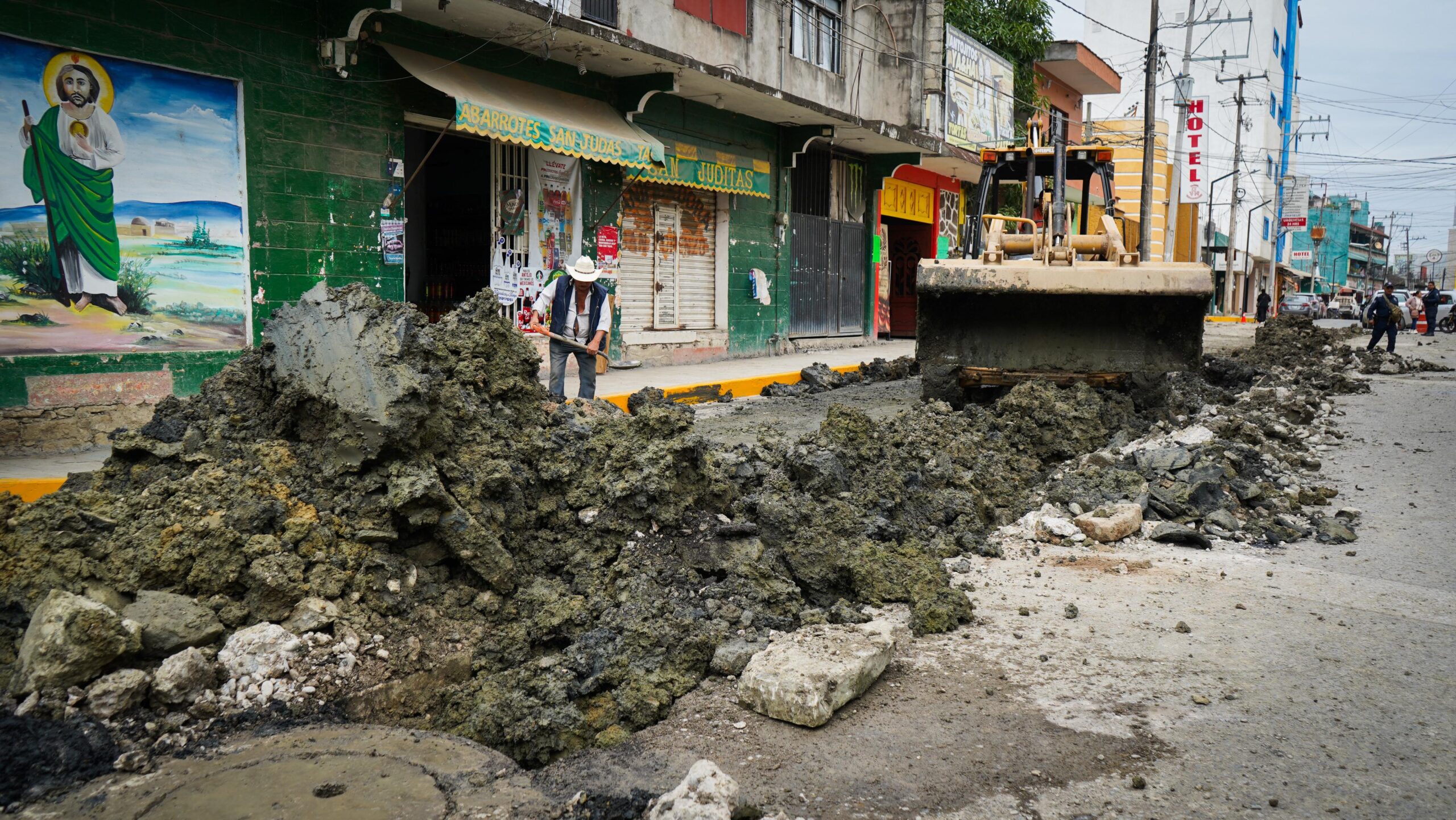 ATIENDE GOBIERNO DE HUEJUTLA PROBLEMÁTICA DE AGUAS RESIDUALES EN LA ZONA CENTRO