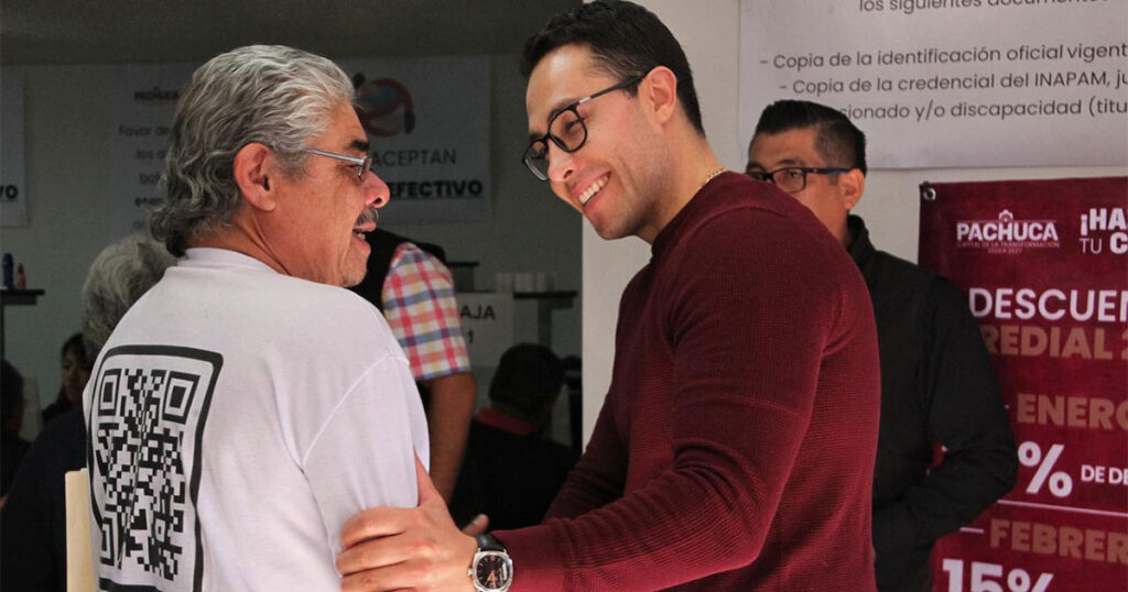 Jorge Reyes, alcalde de Pachuca supervisa atención a contribuyentes durante pago del predial