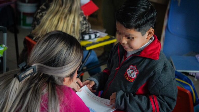 Taller de crianza positiva en primaria Fidel Rodríguez de Huejutla