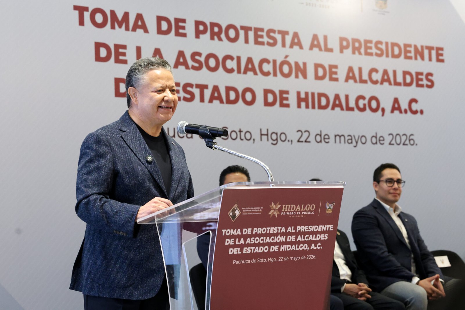 JULIO MENCHACA TOMA PROTESTA AL NUEVO PRESIDENTE DE LA ASOCIACIÓN DE ALCALDES DEL ESTADO