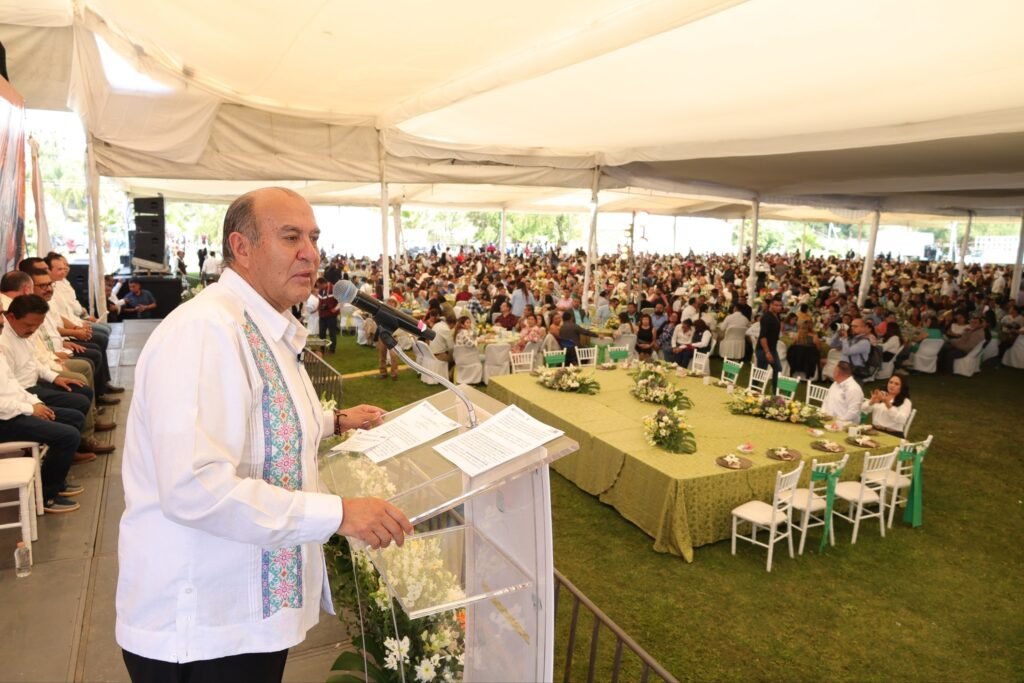 Celebran a maestras y maestros; reconocen su papel en la transformación educativa de Hidalgo