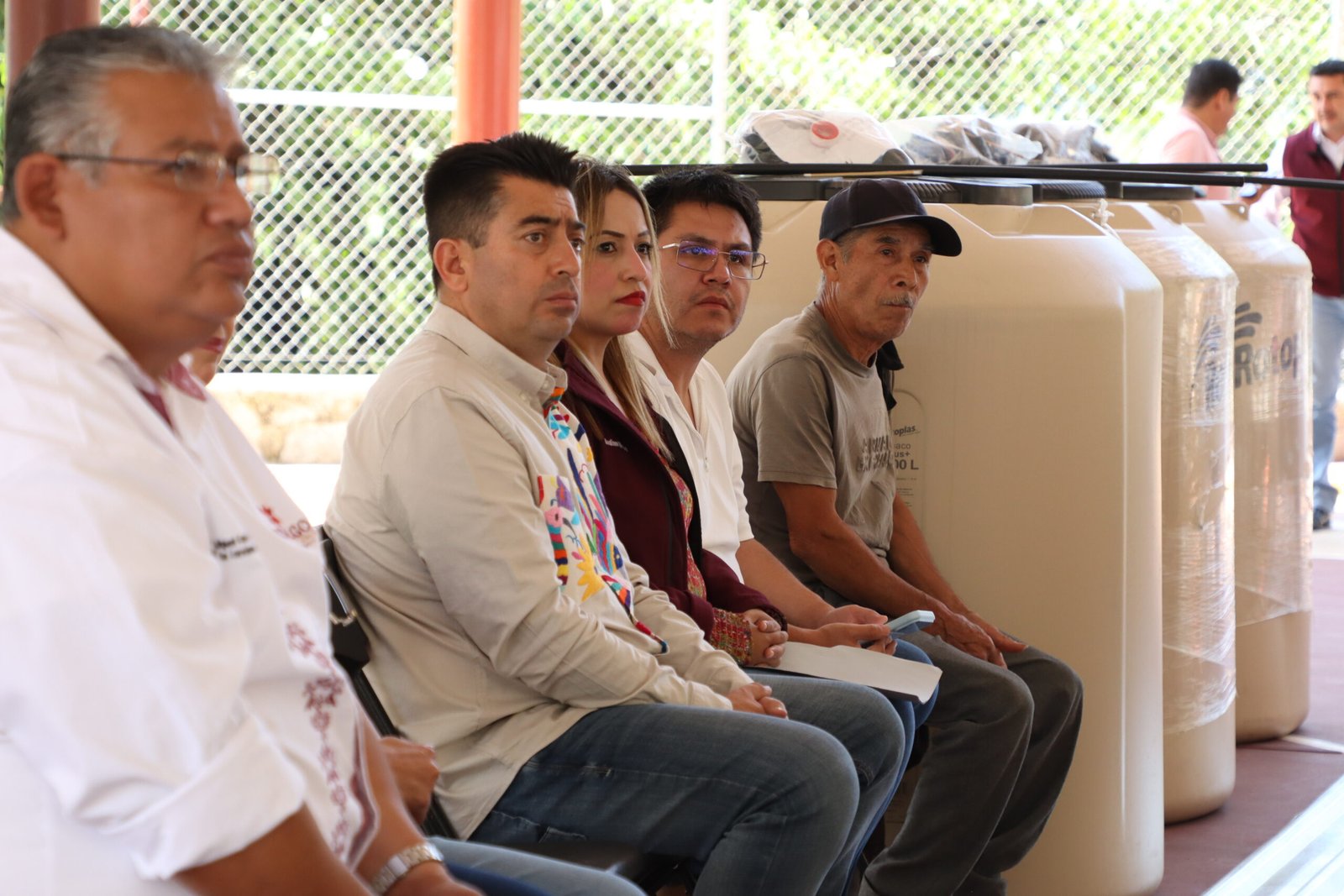 DESPACHO DEL GOBERNADOR Y SEBISO LLEVAN APOYOS A MÁS DE 2 MIL FAMILIAS EN SAN BARTOLO TUTOTEPEC
