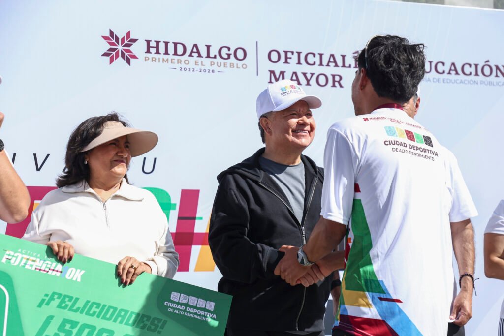 Menchaca entrega Ciudad Deportiva