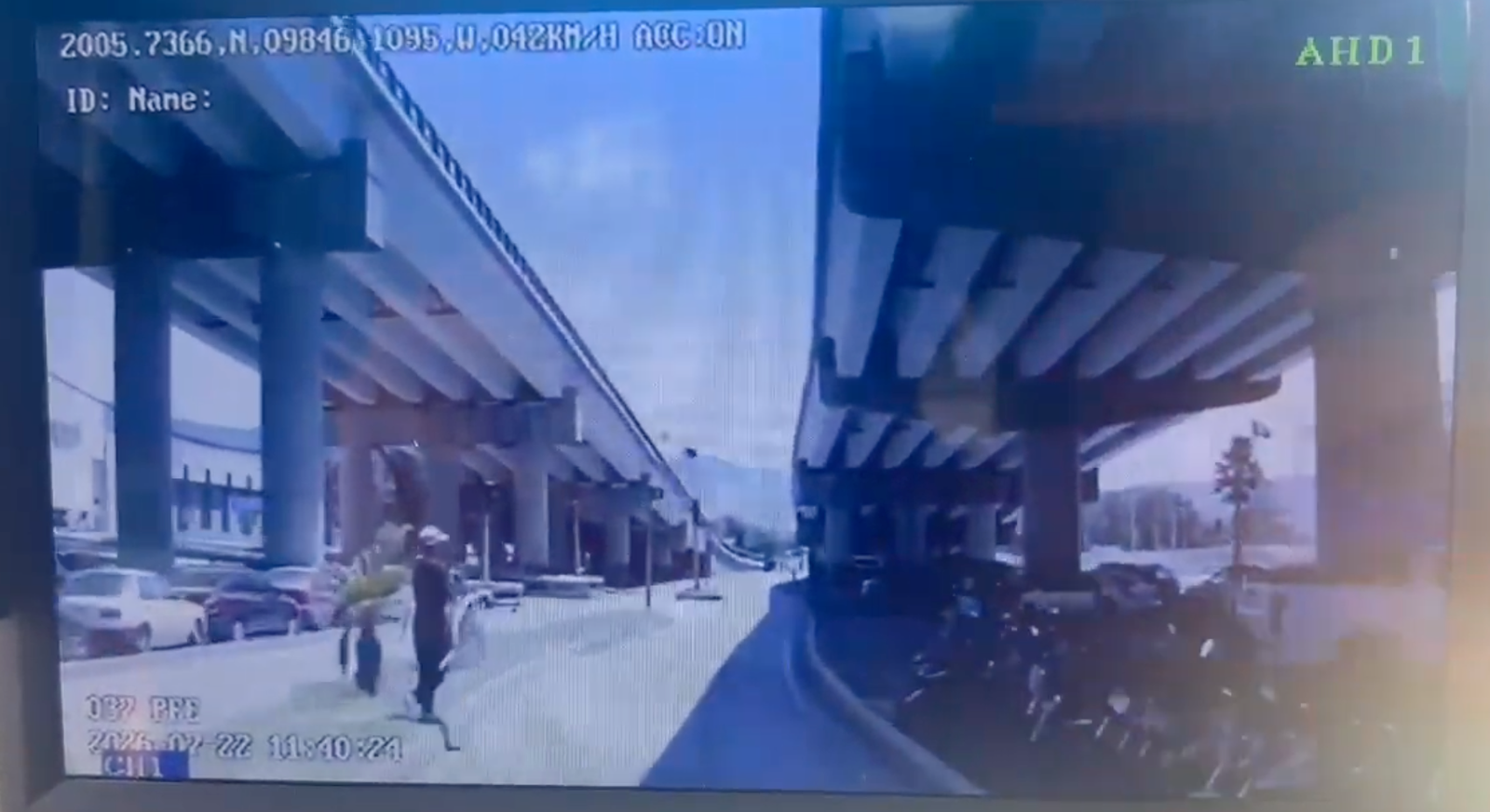 Peaton causa accidente en Transporte Metropolitano