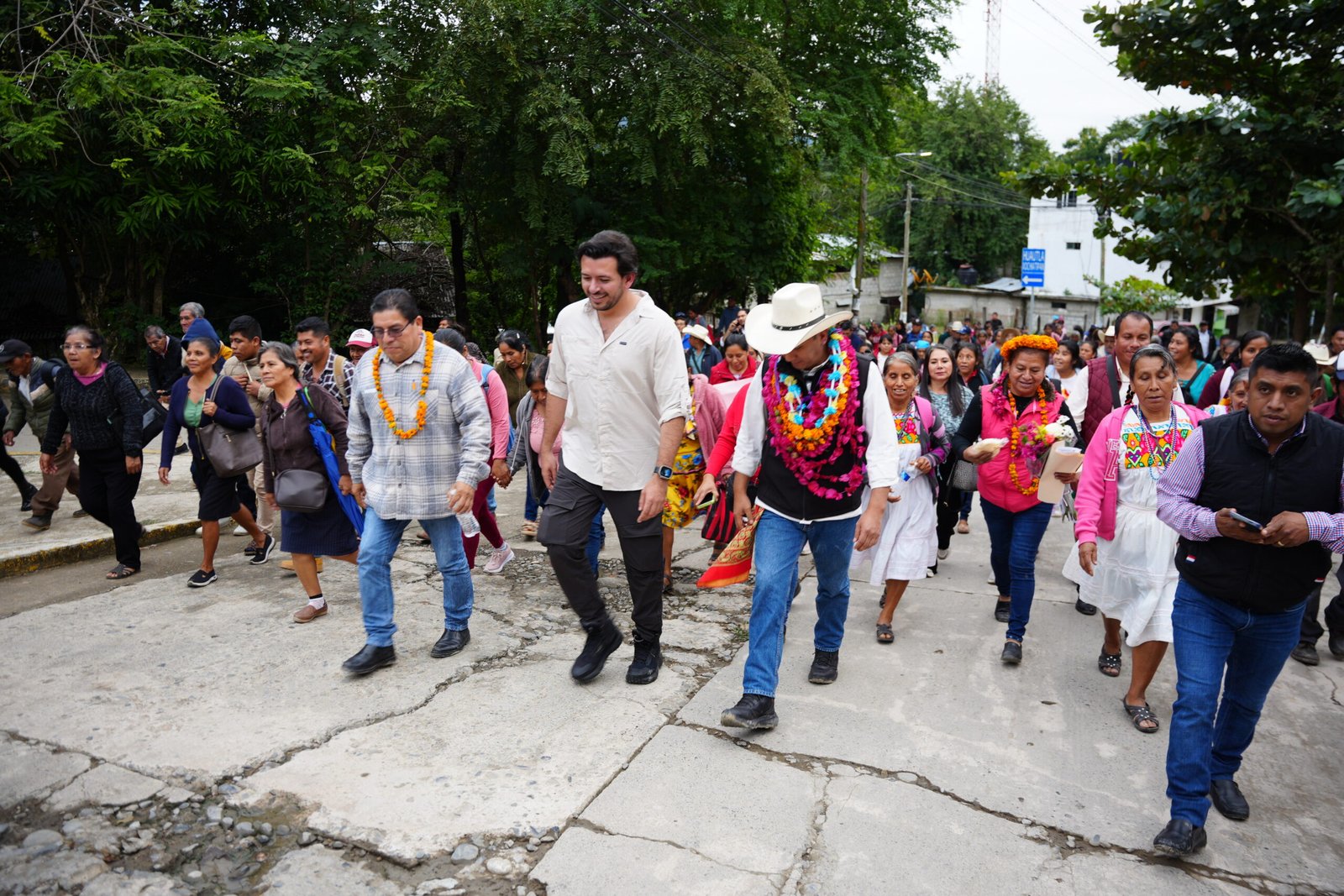 La Huasteca hidalguense al centro del Plan 2040: cítricos, turismo de aventura y un centro de investigación apícola en la mira