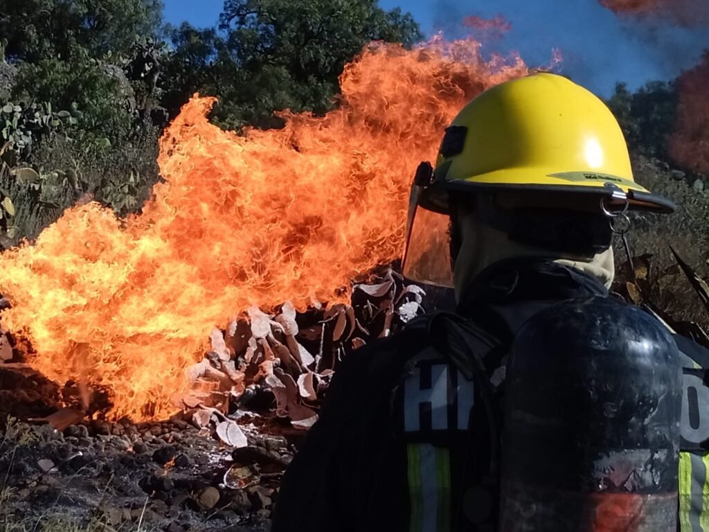 SSPH informa sobre incendio en ducto de Pemex en Xolostitla de Morelos, Epazoyucan