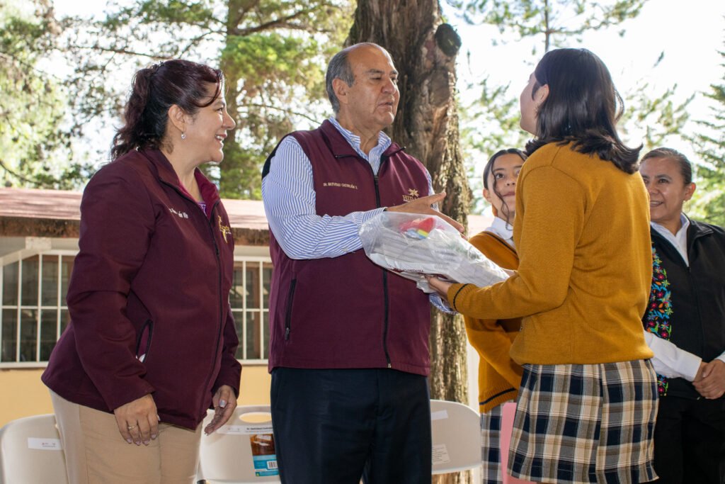 SEPH alista entrega de útiles, uniformes y calzado gratuito para estudiantes de nivel básico 