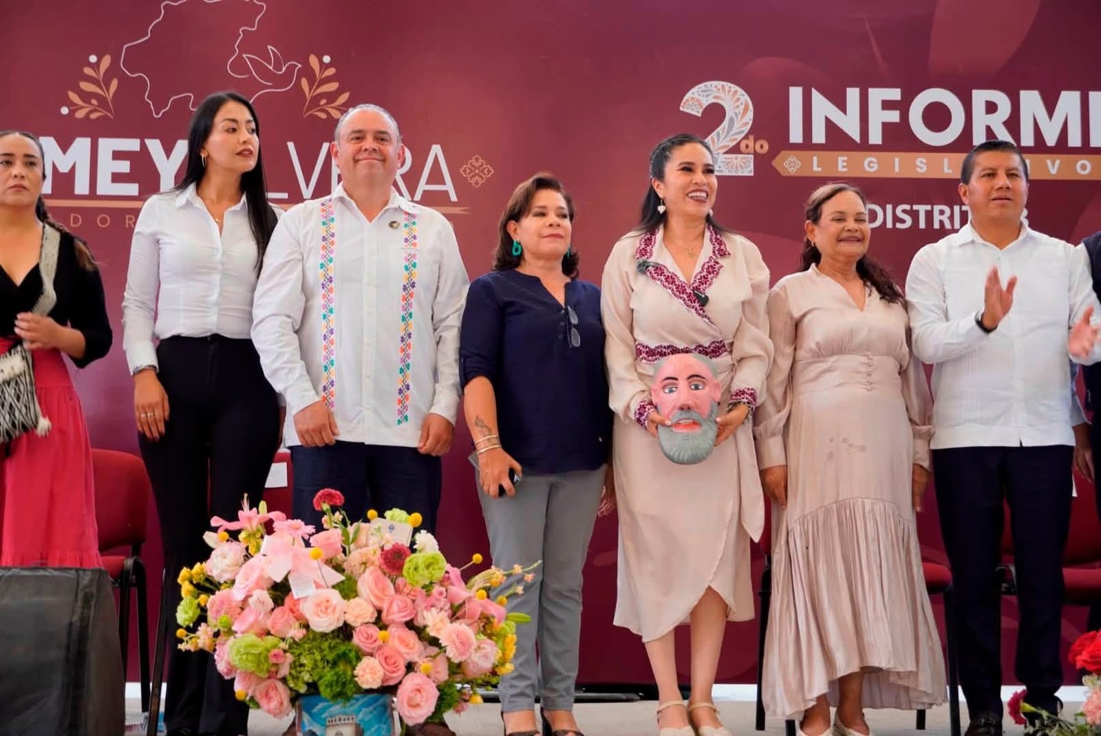 Diputado José María Alejandro acompaña a la senadora Simey Olvera en la presentación de su Segundo Informe Legislativo en Metztitlán