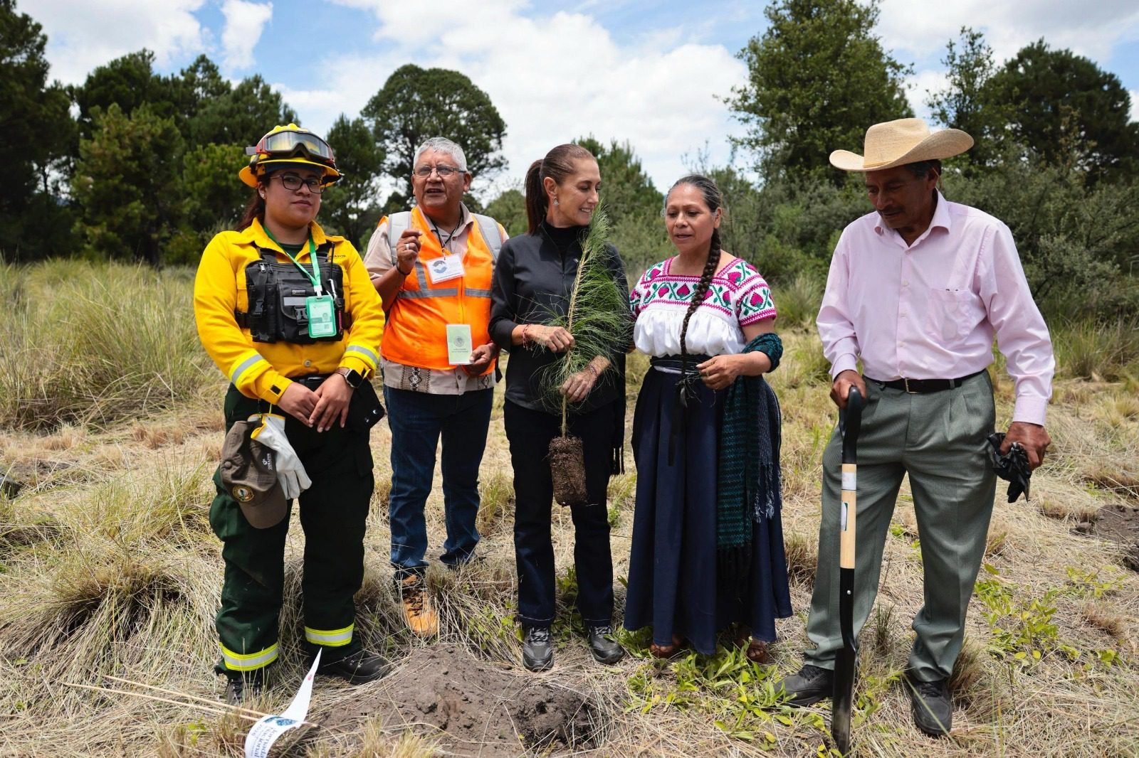 Sheinbaum cierra el fin de semana con gira en Estado de México y Puebla: reforestación, vivienda, educación y agua