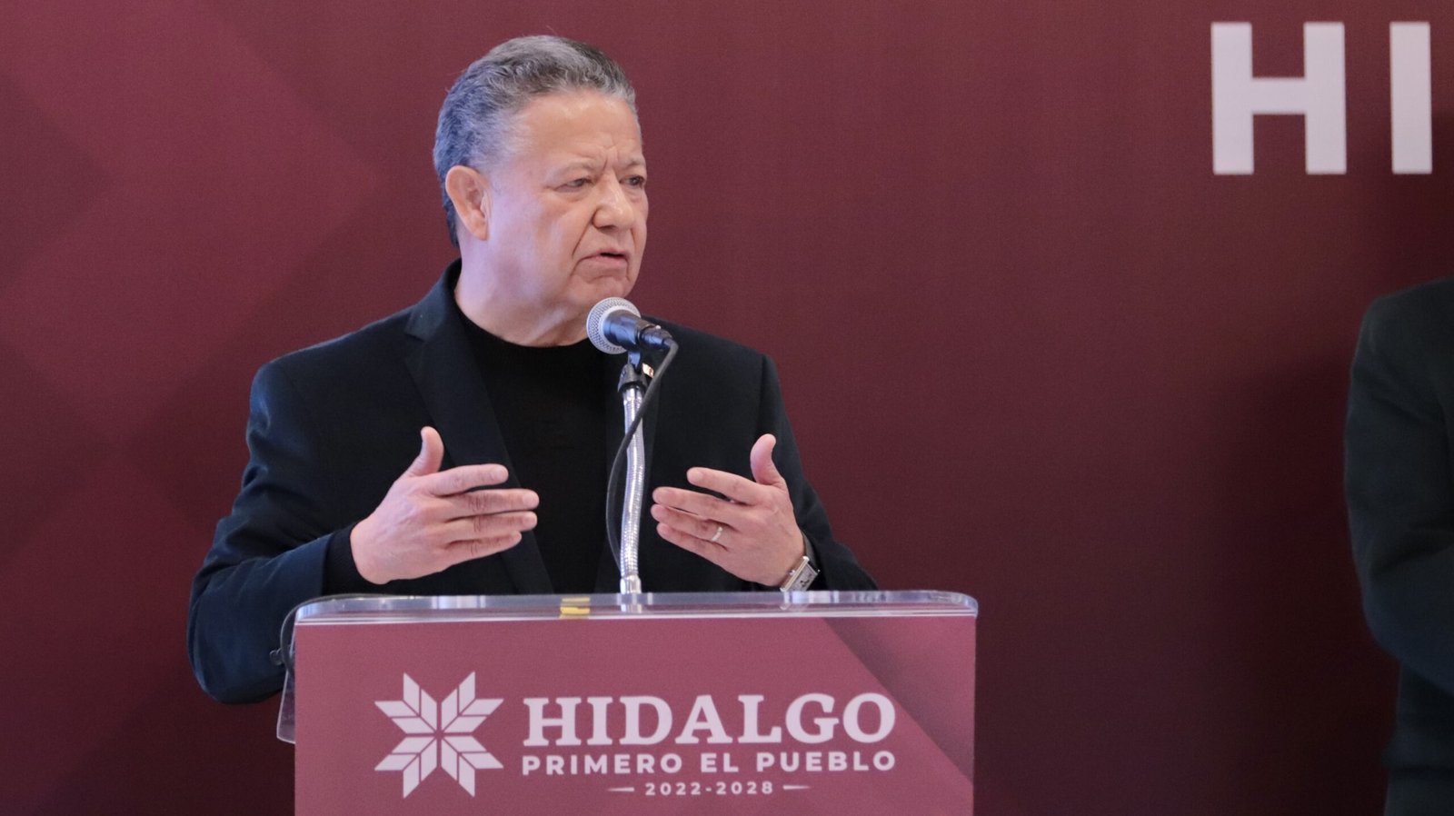Menchaca anuncia dos años más de obra pública y programas sociales en Hidalgo