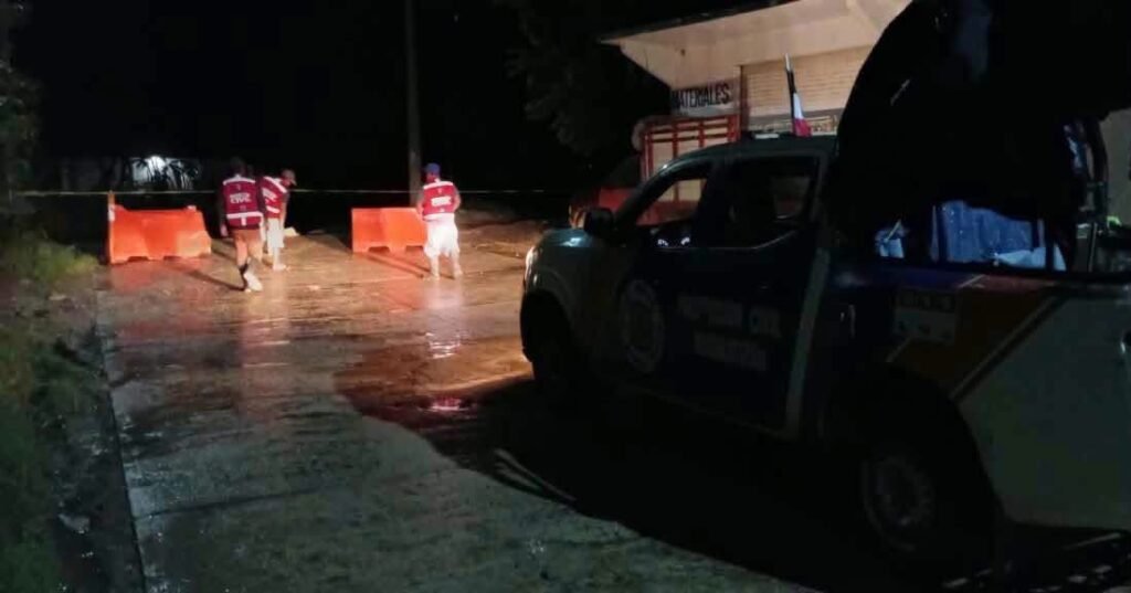 Protección Civil mantiene vigilancia ante lluvias en Xochiatipan